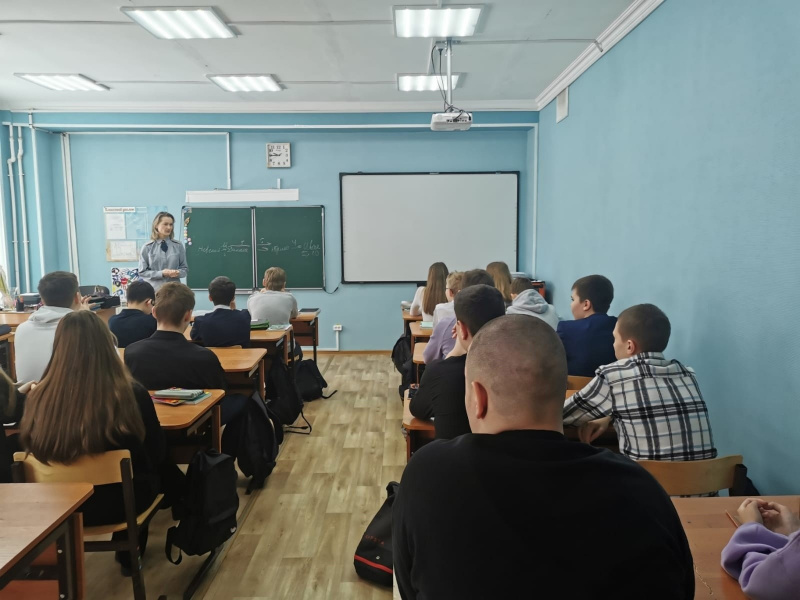 Проведение профилактических бесед с учащимися 8-х классов МБОУ «СОШ № 4 с УИОП» г. Усинска