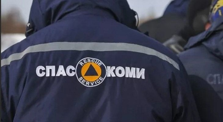 В Усинске на Гнилых болотах вертолет искал пропавших людей