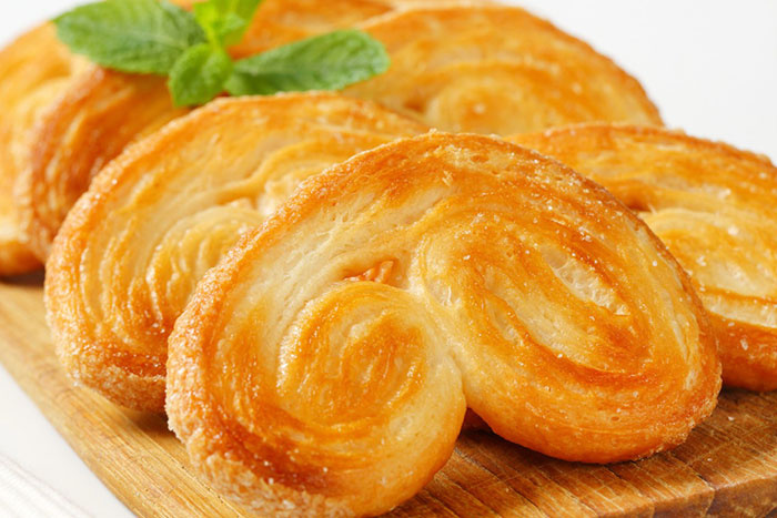 Слоеные ушки с сахаром