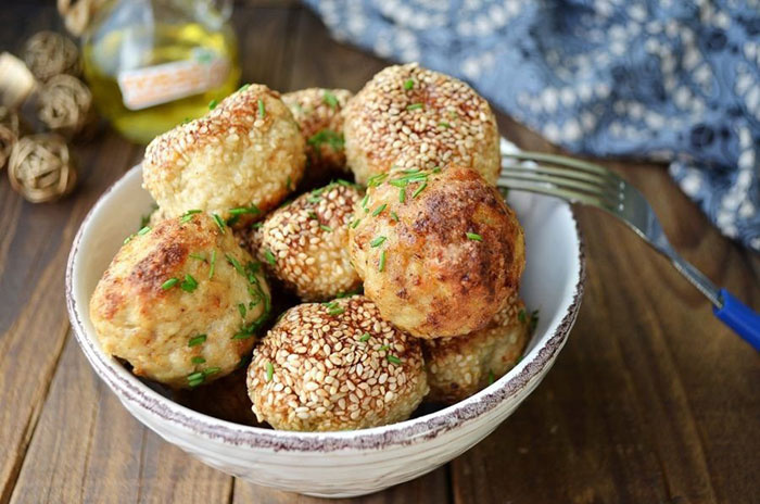 Фрикадельки из фарша и баклажана