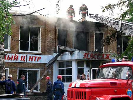 Один из исполнителей поджога торгового центра "Пассаж" в Ухте взыскал в свою пользу компенсацию морального вреда