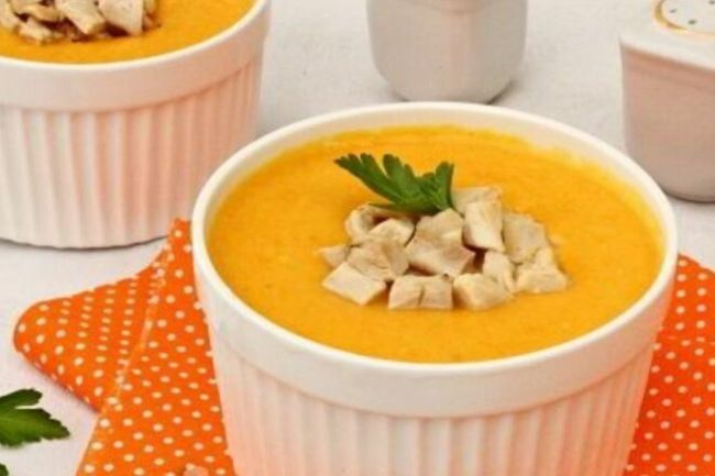 Морковный суп с курицей и плавленым сыром