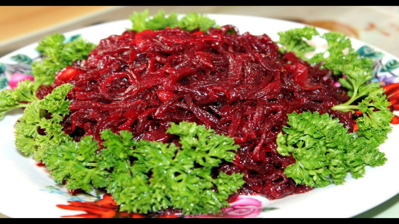 Куриные ножки под свеклой