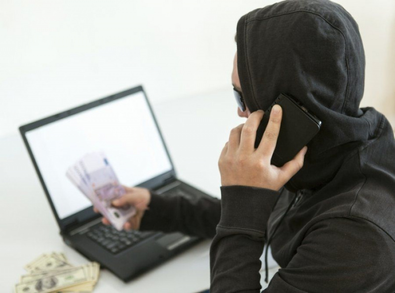 Жителей Коми продолжают атаковать телефонные мошенники, выдающие себя за сотрудников банка