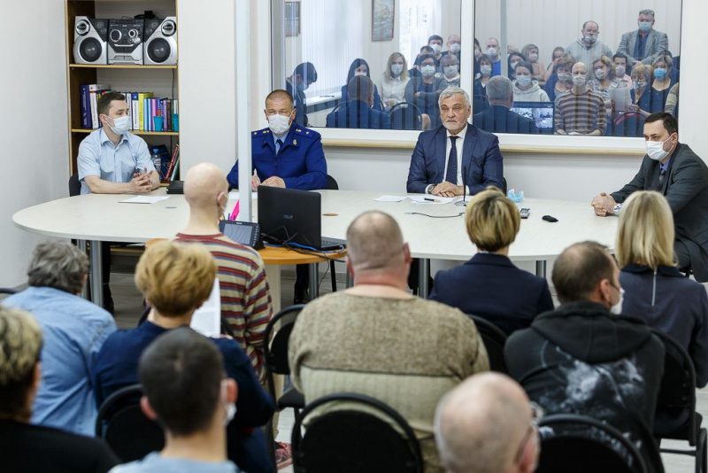 Поджоги, прессинг и безразличие: как врачи в Коми борются за «ковидные» выплаты