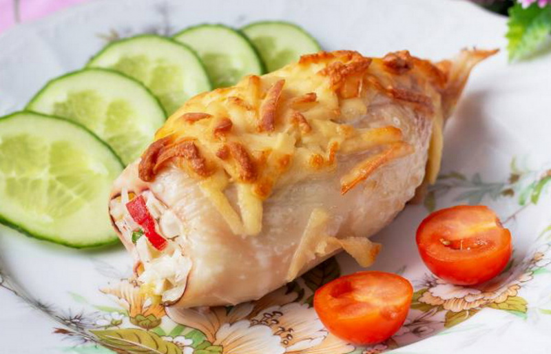 Кальмар, фаршированный крабовыми палочками
