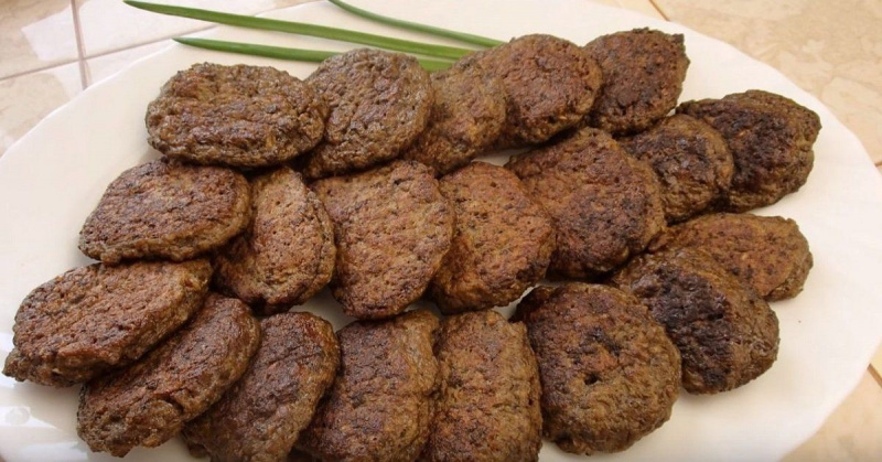 Котлеты из куриных сердечек с печеню