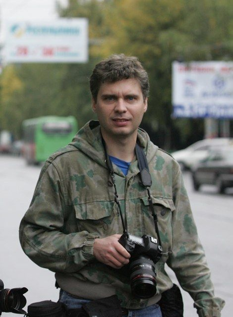 Памяти Андрея Стенина «Время... Время... Время... Уходят минуты, часы, уходят дни... Куда-то пропадают года...»