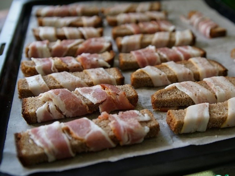 Сухари с беконом