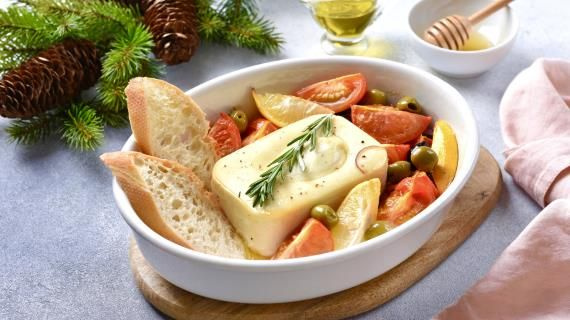 Запечённая фета с оливковым маслом и мёдом