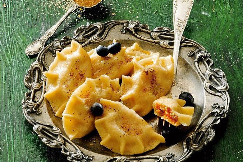 Вареники с морковью, изюмом и корицей