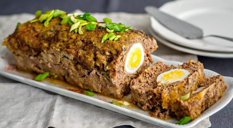 Мясной рулет с рисом и яйцами