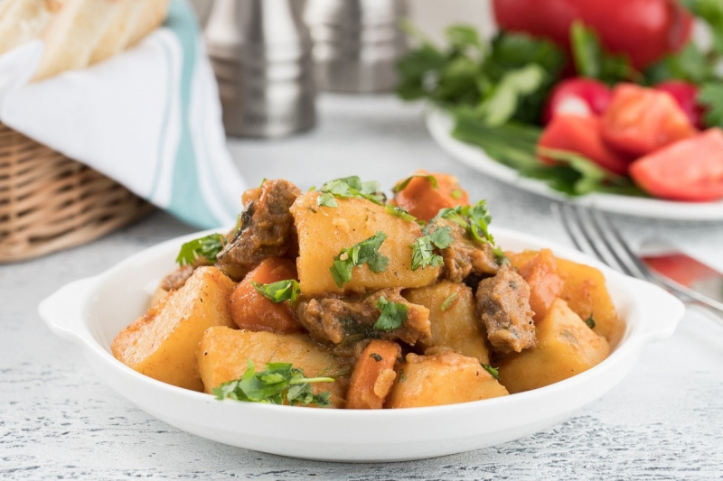 Быстрое жаркое на молоке из курицы с картофелем