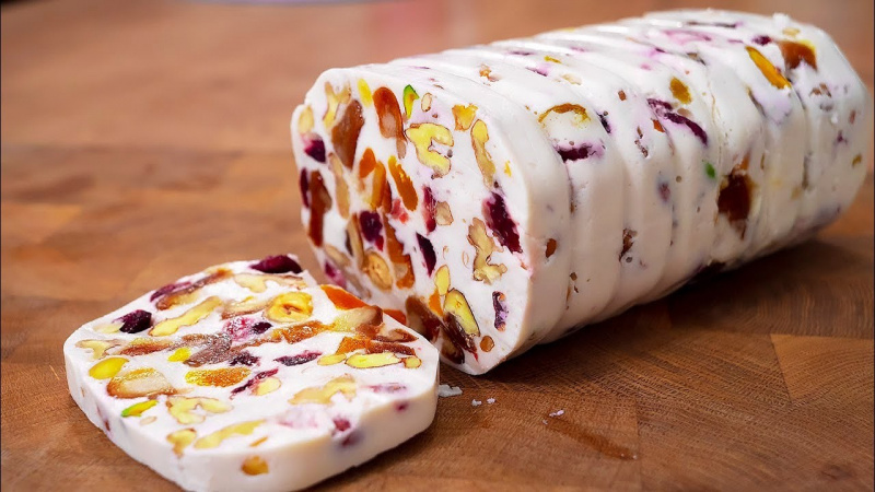 Творожный десерт с орехами и сухофруктами