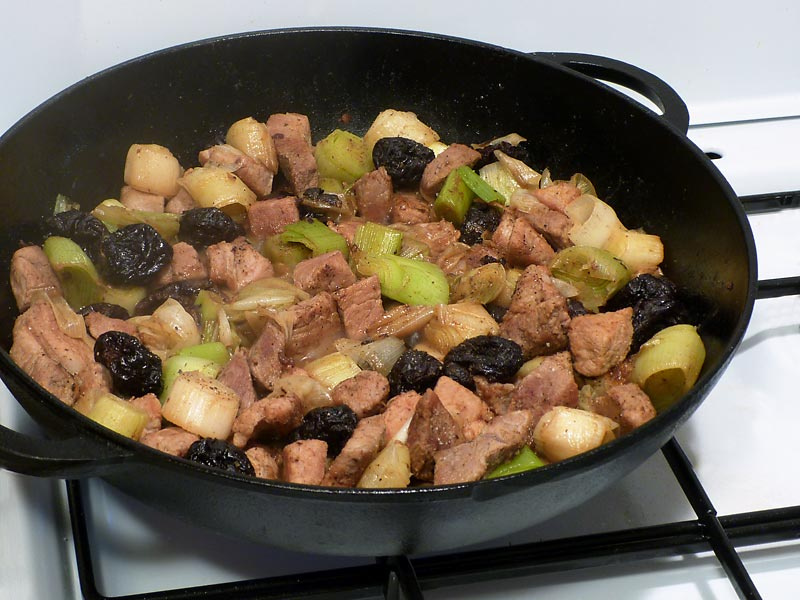 Яния из курицы с черносливом