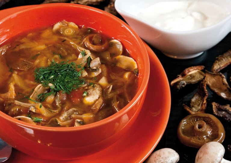 Мясная солянка с маринованными грибами