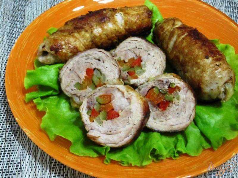 Куриные рулетики с маринованным огурцом и перцем