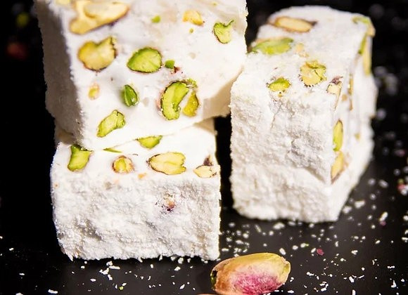 Кокосовые ириски с фисташками