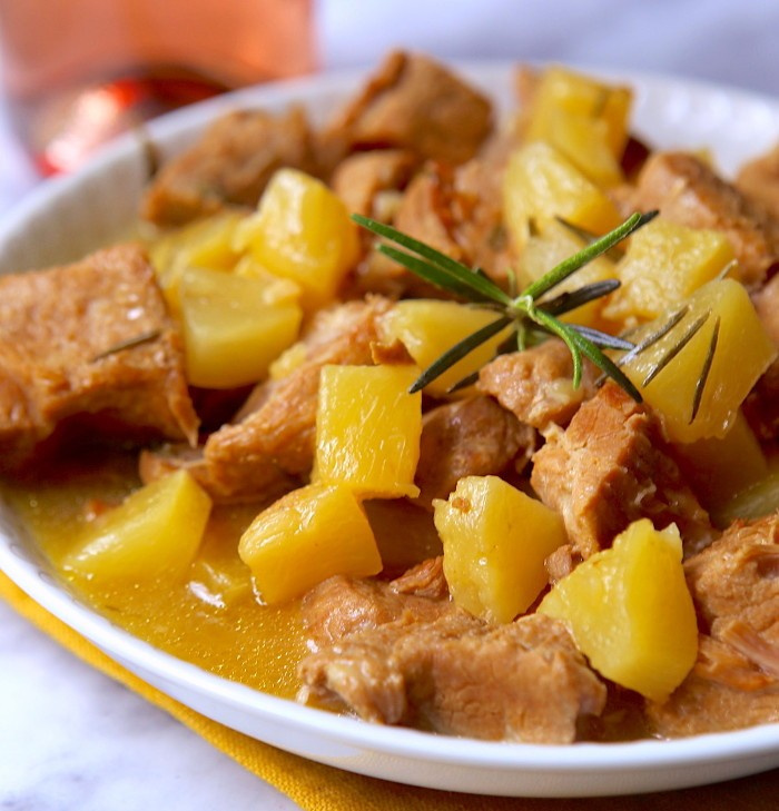 Свинина с ананасами (в мультиварке)