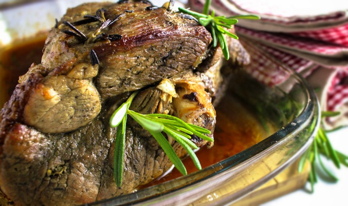 Баранина с розмарином и чесноком