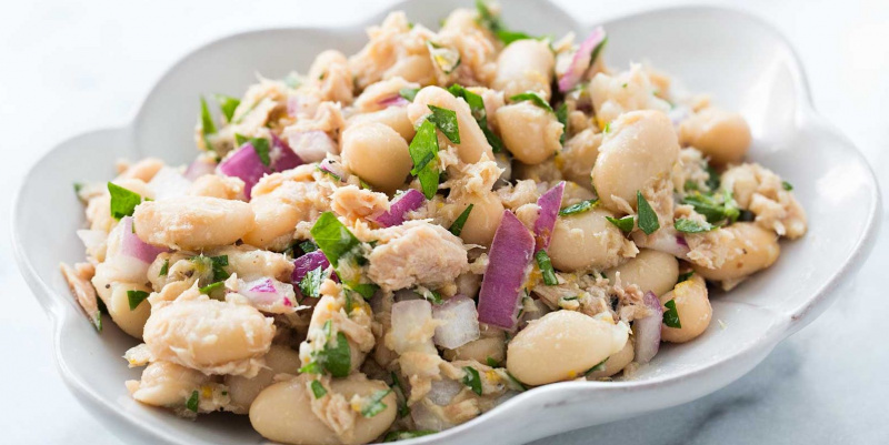 Салат с тунцом и фасолью