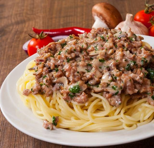 Спагетти с фаршем и грибами