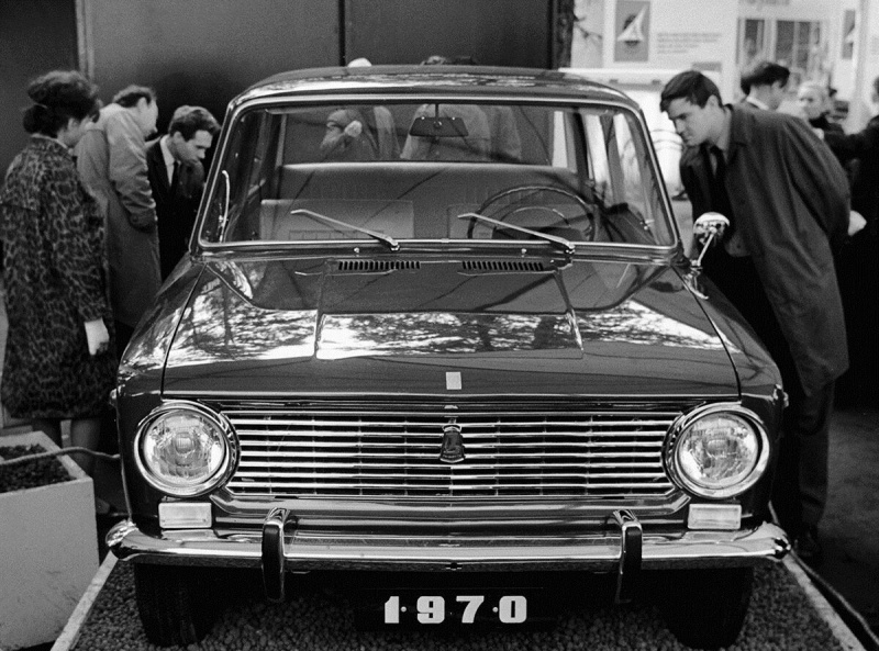52 года назад с конвейера сошел первый автомобиль «ВАЗ-2101»