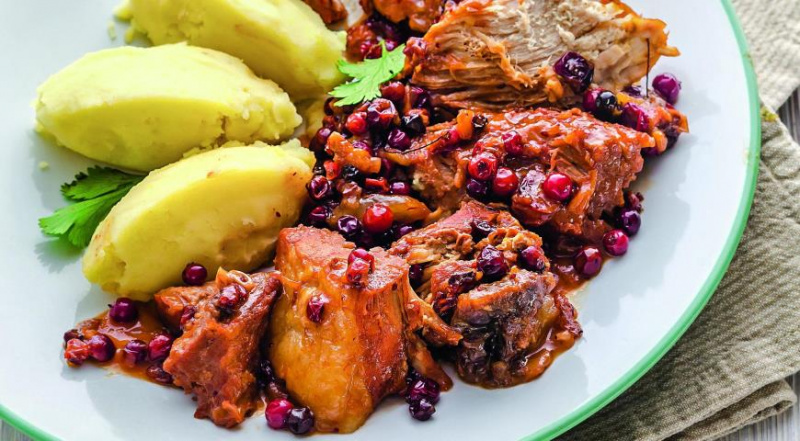 Свинина с клюквой и горчицей