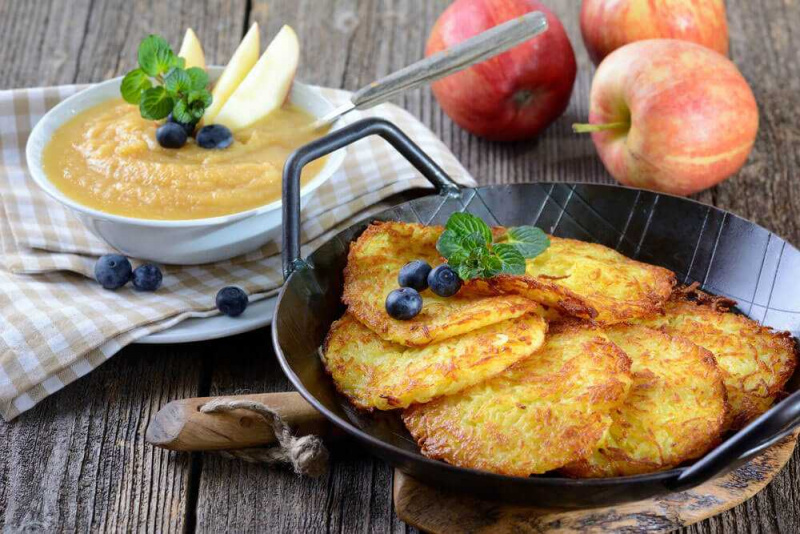 Яблочные драники с манкой