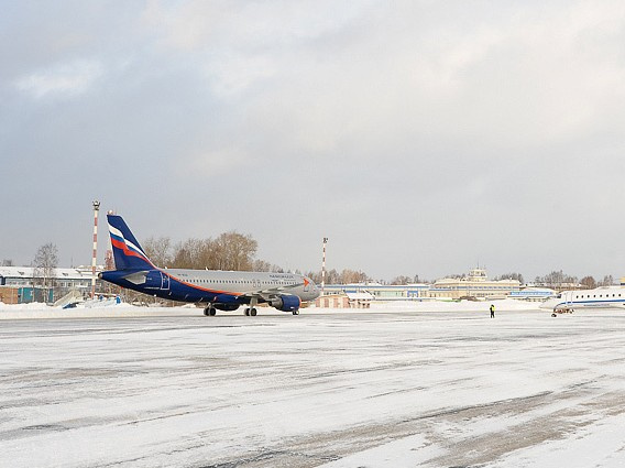 Пассажир "заминировал" самолет Ухта-Москва, на котором летели 93 человека