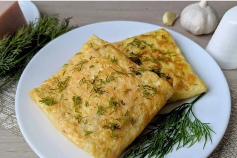 Яичные конвертики с сыром и ветчиной
