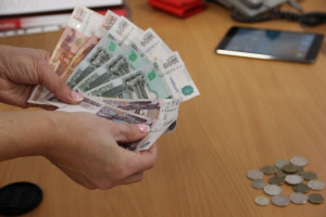 Экс-заведующая вытрезвителем получила зарплату своего знакомого, который перестал выходить на работу