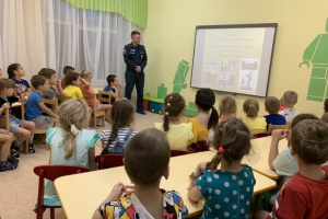 Для усинских дошкольников провели викторину «Утром, вечером и днём — осторожен будь с огнём!»