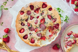Клафути с клубникой