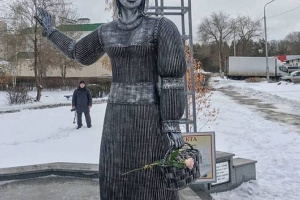 Усинцы во всю в соцсетях обсуждают, что нашли пропавшею жену памятника нефтянику