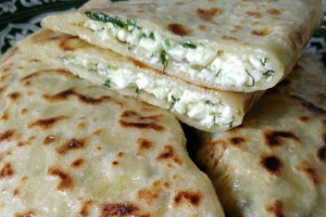 Кутабы с начинкой из творога и зелени