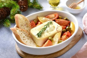 Запечённая фета с оливковым маслом и мёдом