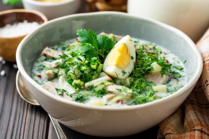 Окрошка с копченой куриной грудкой на кефире