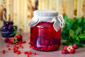 Компот из черешни и красной смородины на зиму