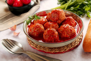 Мясные фрикадельки в томатном соусе
