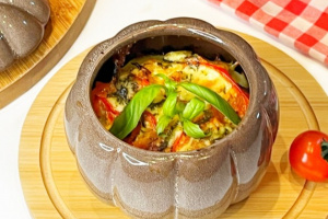Мясо в горшочках в духовке